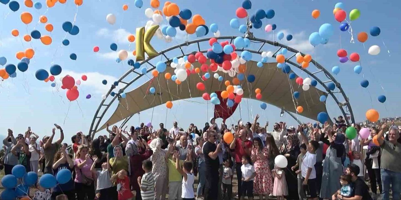 Gökyüzüne yüzlerce balonu onun için bıraktılar