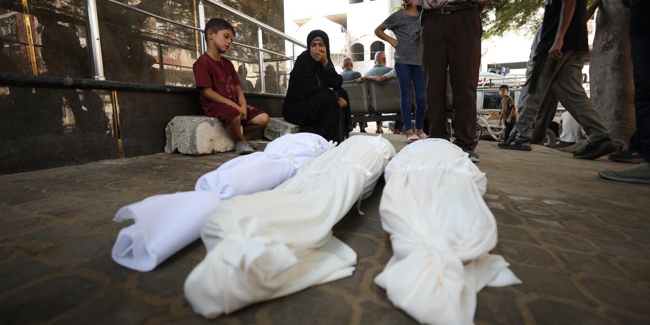 Katil İsrail'in Gazze Şeridi'ne düzenlediği saldırılarda 31 Filistinli hayatını kaybetti