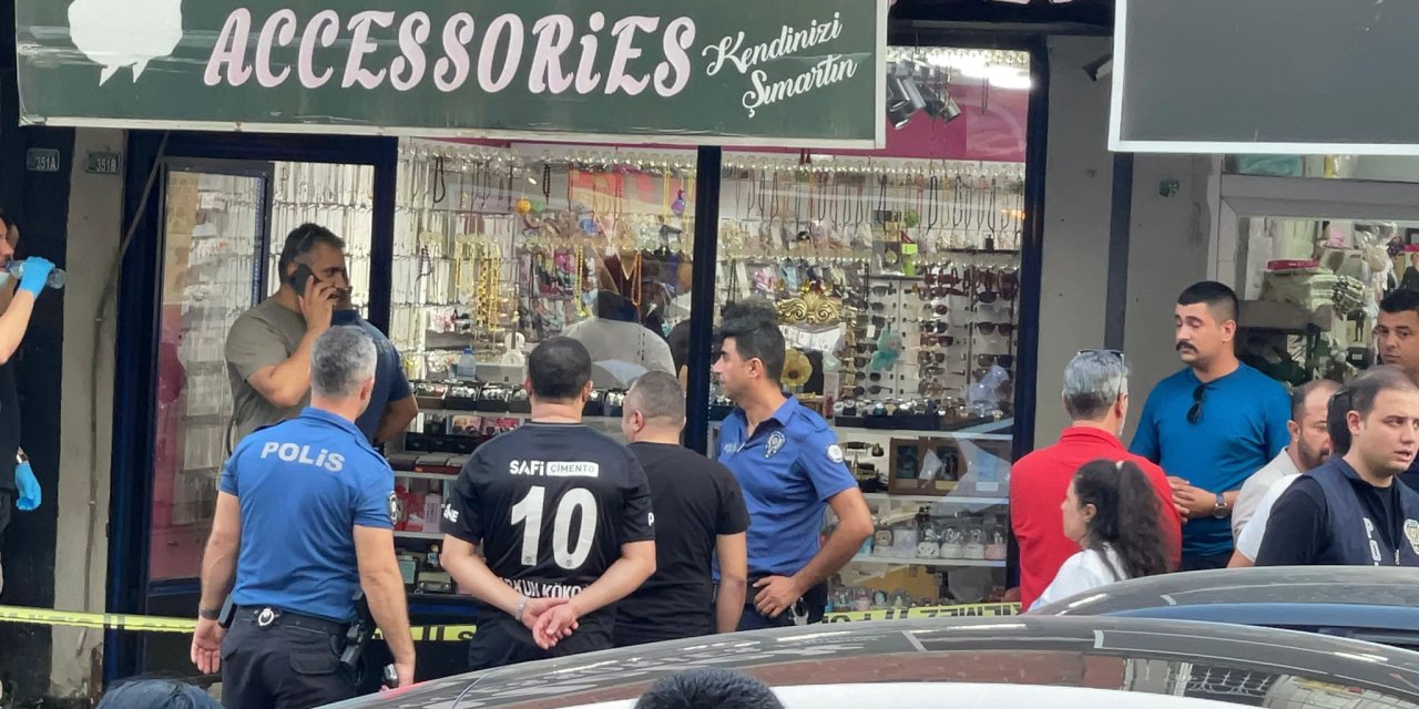 Takı dükkanının kadın sahibi ve 1 kişi iş yerinde ölü bulundu