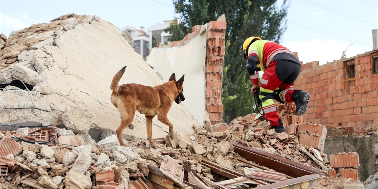 Konya'da 5,9 büyüklüğünde deprem tatbikatı yapıldı