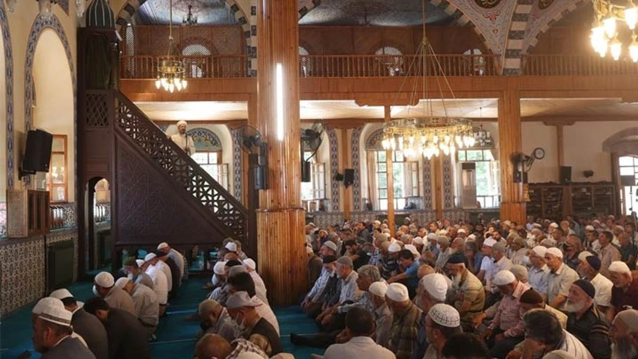 Konya'da Cuma namazı saat kaçta? İşte Cuma hutbesinin konusu (19 Eylül 2025)