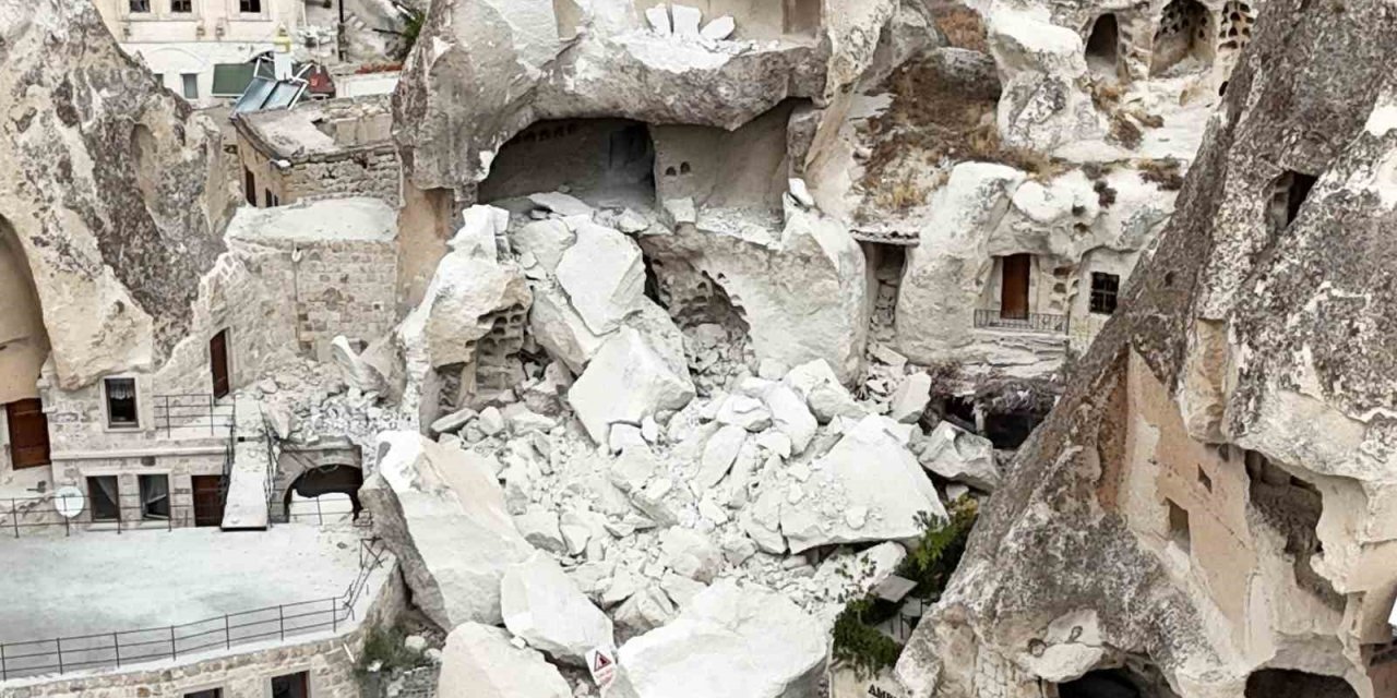 Kapadokya’da peribacası yıkıldı