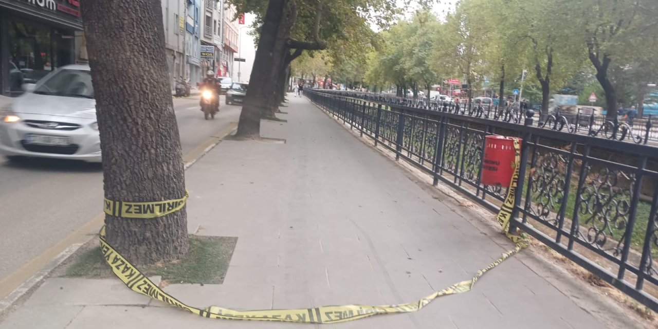 Otelin 5'inci katından düşüp ölen genç, toprağa verildi