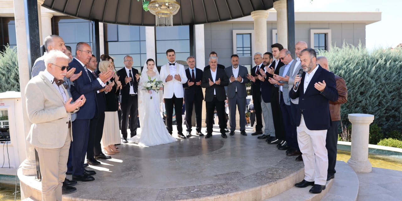 Konya protokolünü buluşturan düğün