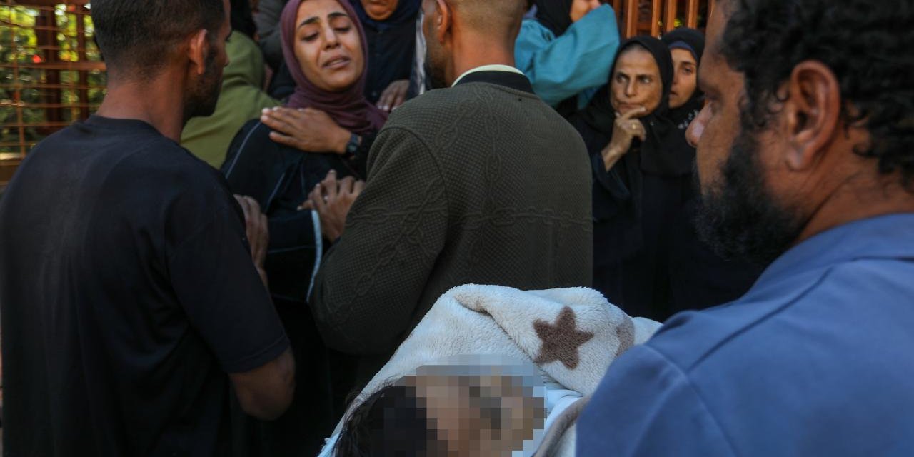 Katil İsrail 7 aylık bebeği annesinin kucağında öldürdü