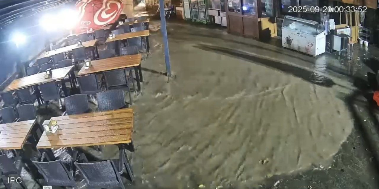 Rize'de sel sularının geldiği anlar ortaya çıktı! Her şey bir anda sular altında kaldı