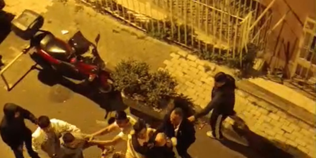 Kavgayı ayırmak isteyen kadınlar arada kaldı