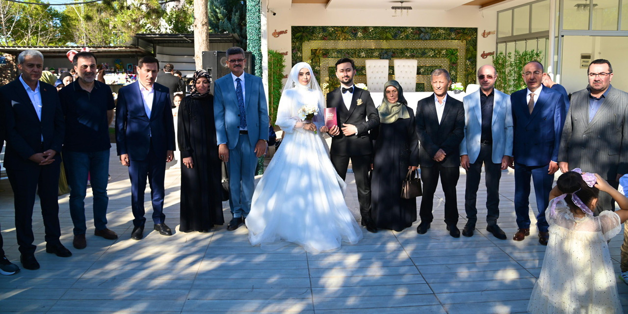 Yaşar Toy'un kızı dünyaevine girdi