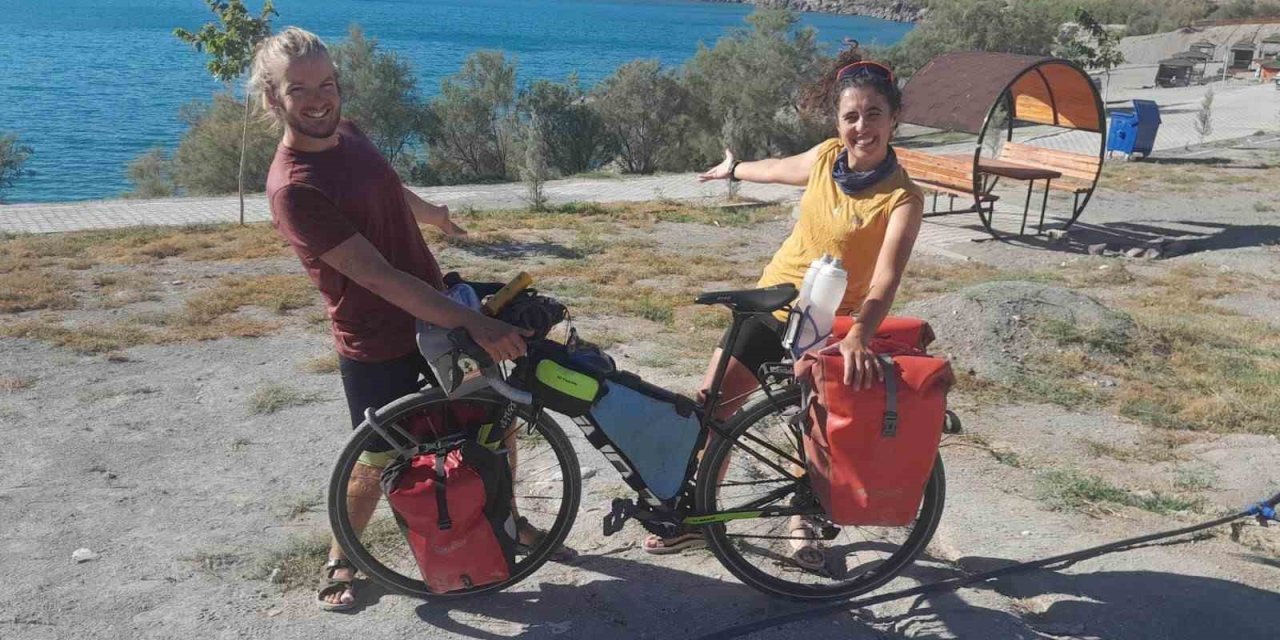 Dünya turuna çıkan Fransız çift Karapınar’da mola verdi