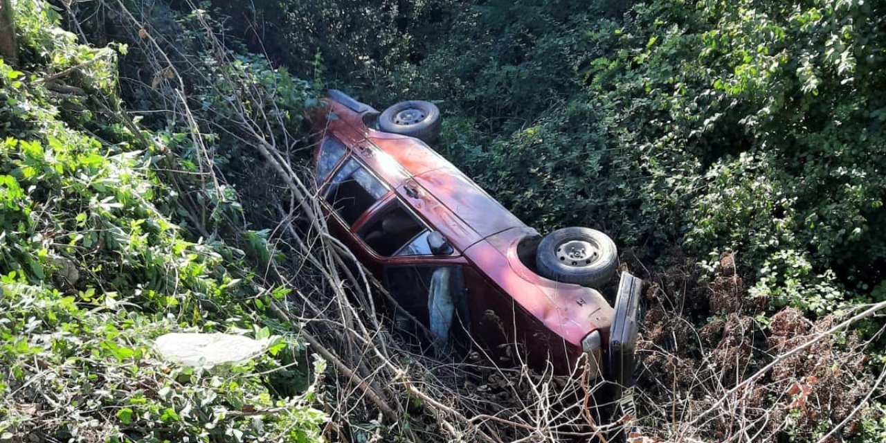 Otomobil şarampole devrildi: Aynı aileden 3'ü çocuk 5 kişi yaralandı