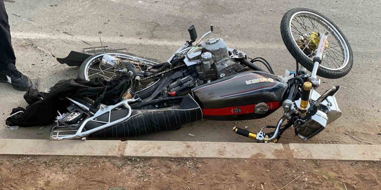 Tır motosiklete çarptı: 1 ölü, 1 yaralı