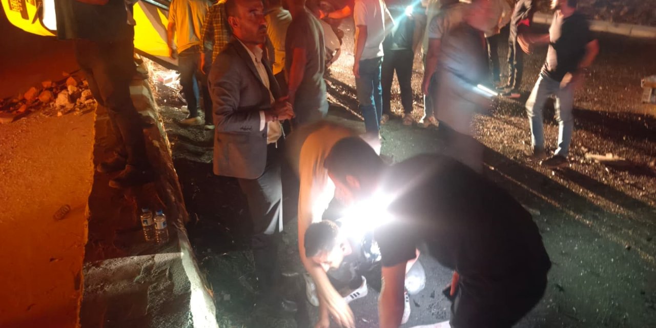 Hafif ticari araçlar çarpıştı: 1 ölü, 5 yaralı