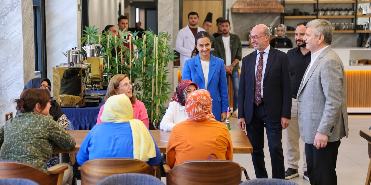 Pekyatırmacı ve Akyürek'ten esnaf ve saha gezisi