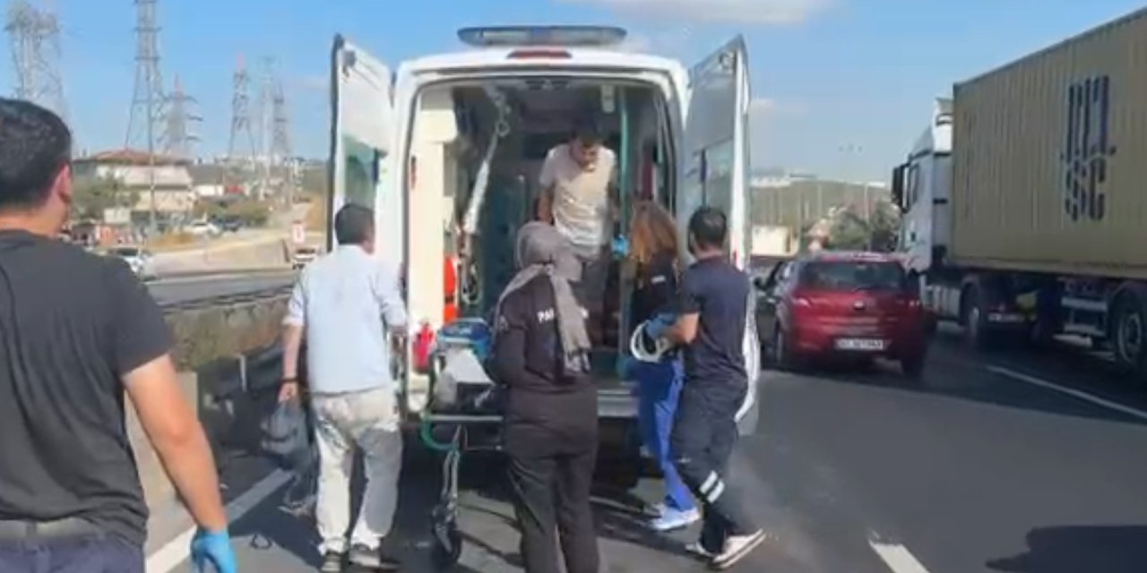 Çekiciyle çarptığı otomobili devirip, kaçtı; 3 yaralı