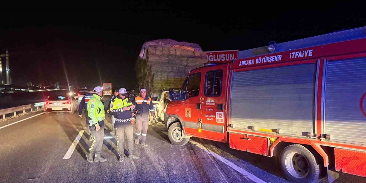 Ankara'’da hafif ticari araç kamyonun altına girdi: 2 ölü, 1 yaralı