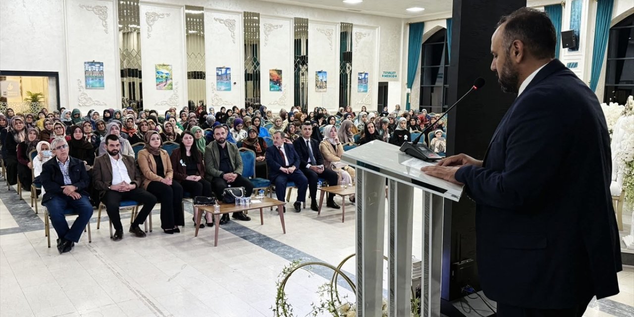 Seydişehir'de "Peygamberimiz ve Aile Ahlakı" konulu konferans yapıldı