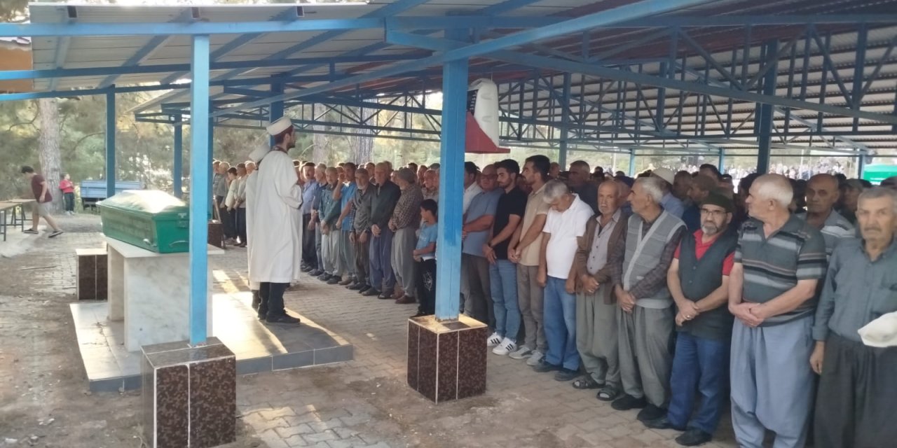 Yangında ölen nene ve torun yan yana toprağa verildi