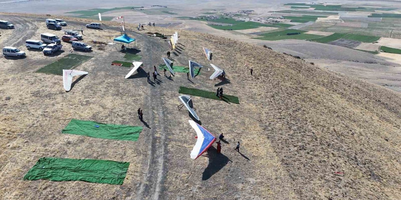 Karapınar Göktepe, Uluslararası Yelken Kanat Şampiyonası’na ev sahipliği yapıyor