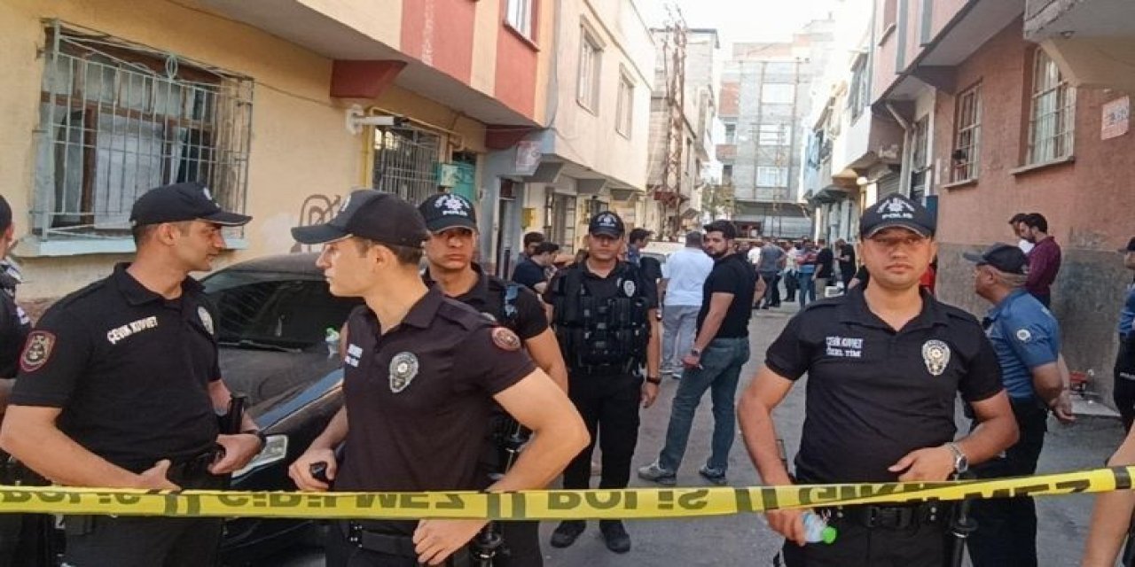 Boşanma aşamasındaki eşini öldürüp, intihar etti