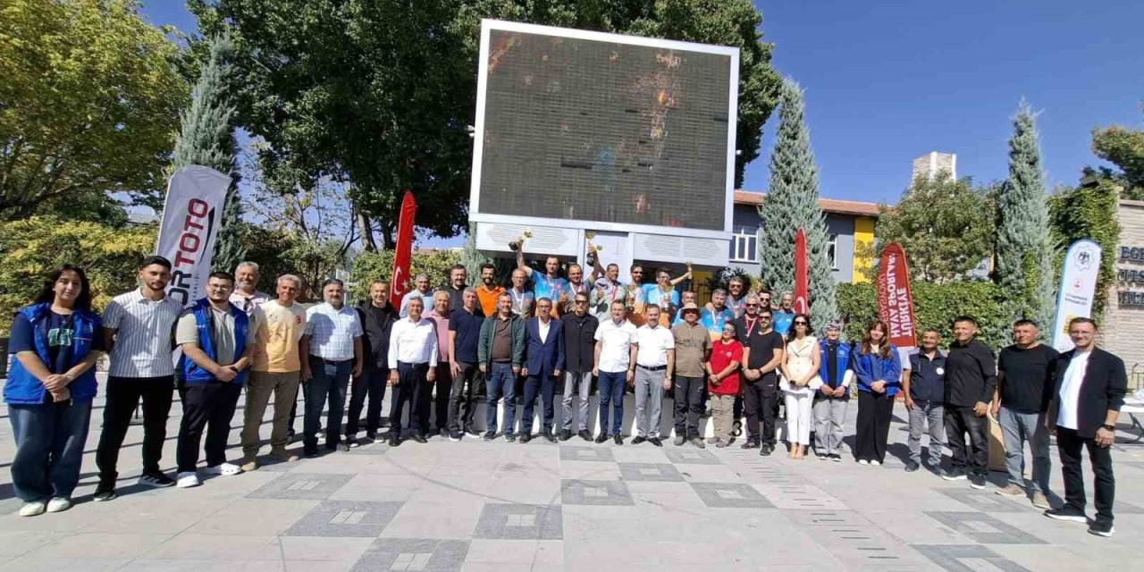 Konya'da Uluslararası Yelkenkanat Şampiyonası ödül töreni düzenlendi