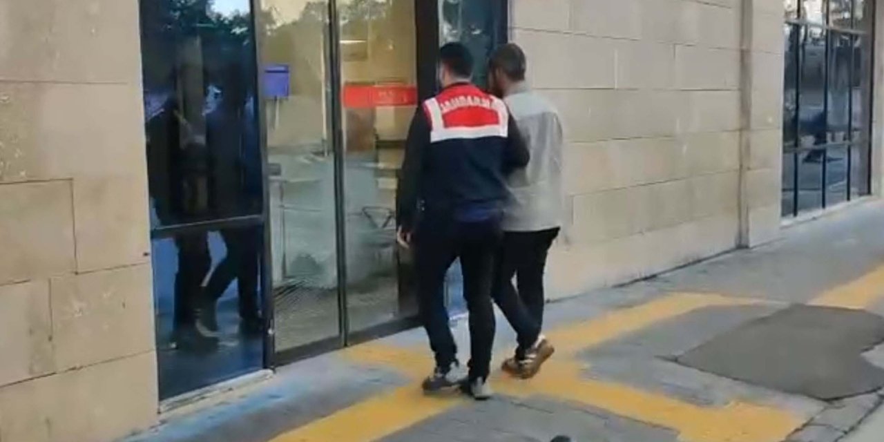 İzmir merkezli FETÖ operasyonu: 35 gözaltı