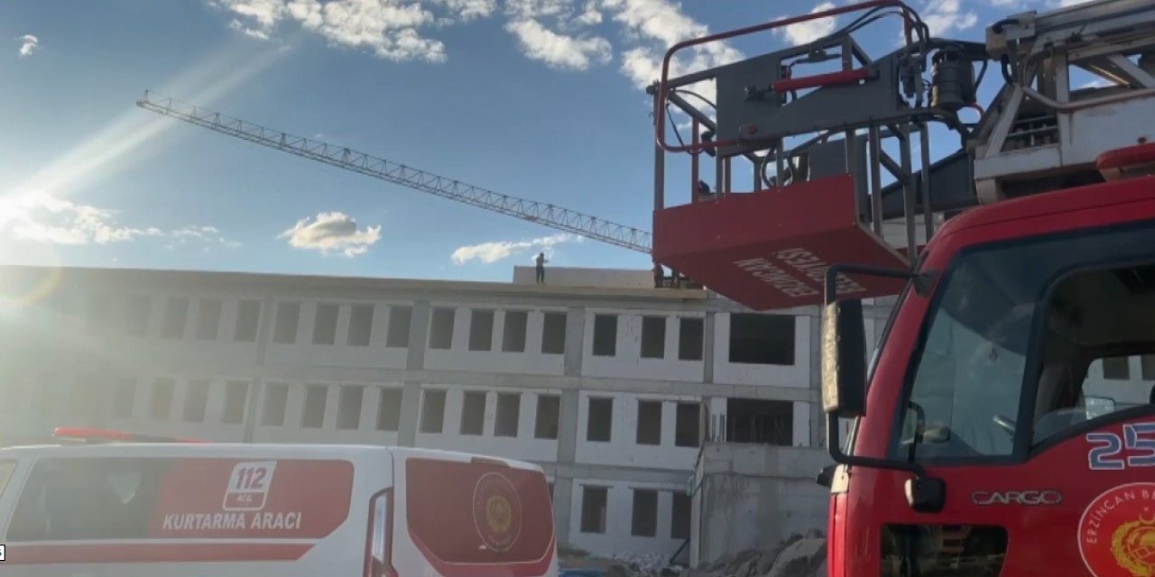 Alacaklarını alamayan işçiler çatıya çıktı