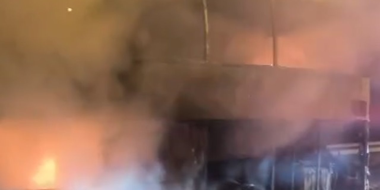 Seyir halindeki yolcu otobüsü yandı