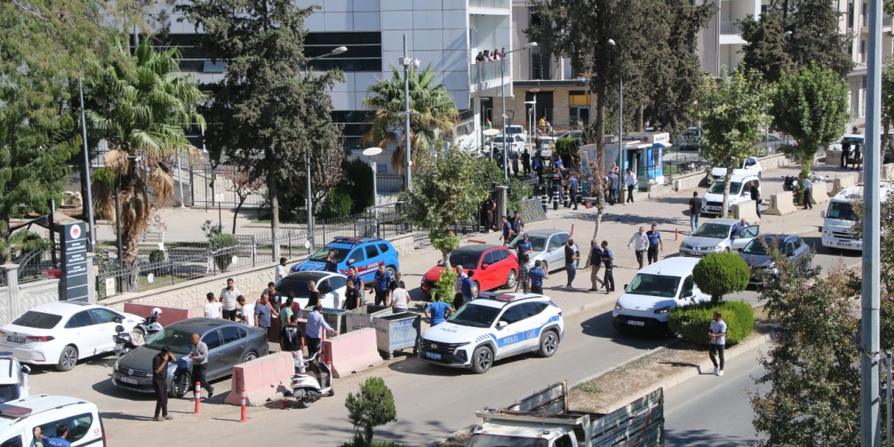 Adliye önünde kavga; 8 yaralı, 15 gözaltı