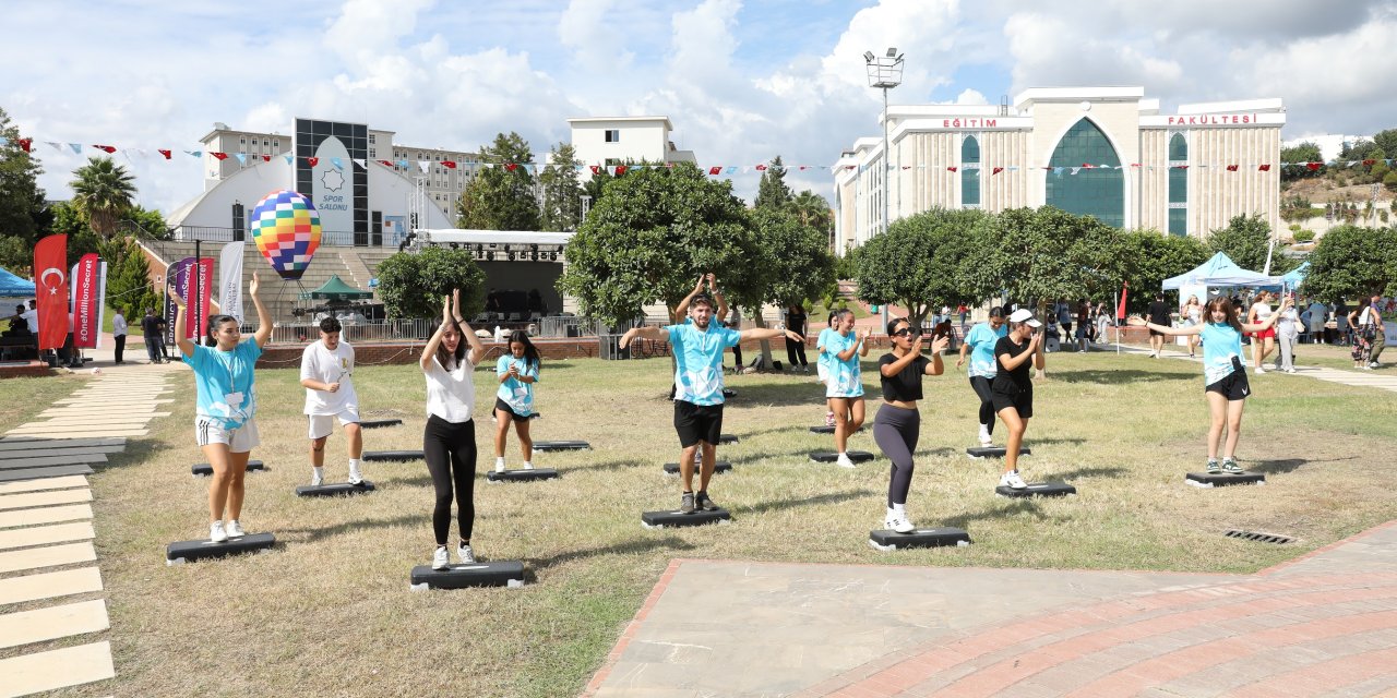 ALKÜ’de öğrenciler derslerine şenlikle başladı