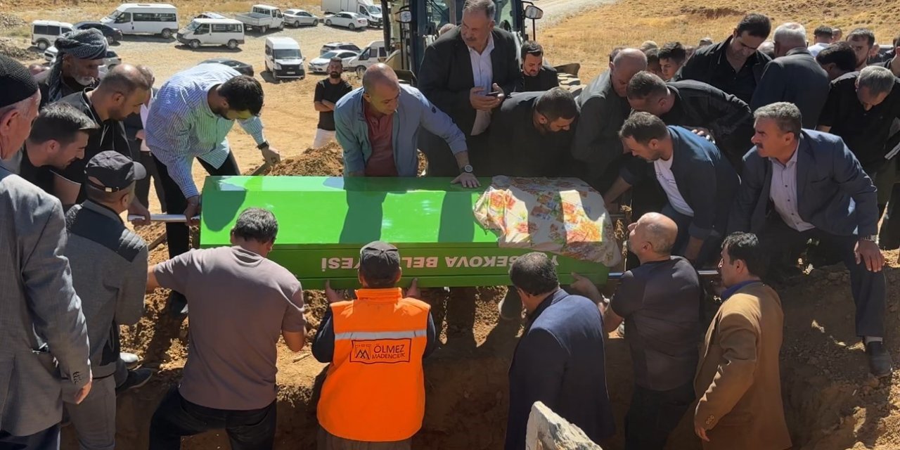 Yasa boğan acı: 15 yaşındaki Arnisa Bozkurt toprağa verildi