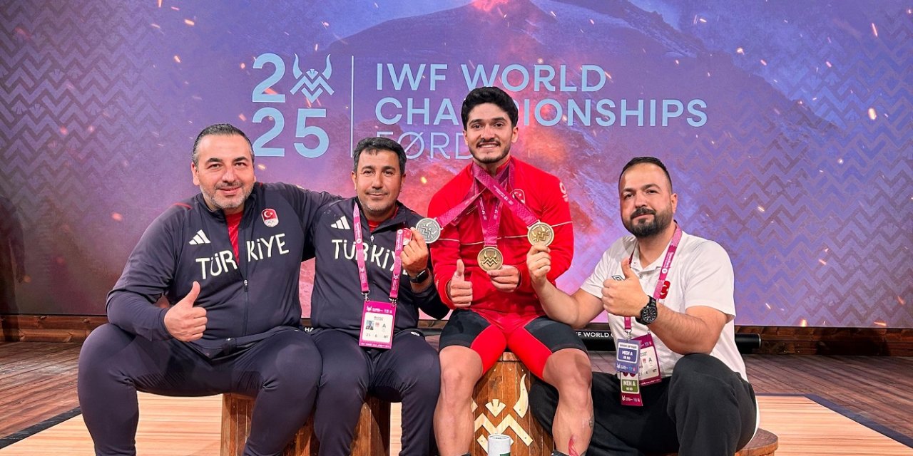 Milli Halterci Özbek rekor kırarak dünya şampiyonu oldu