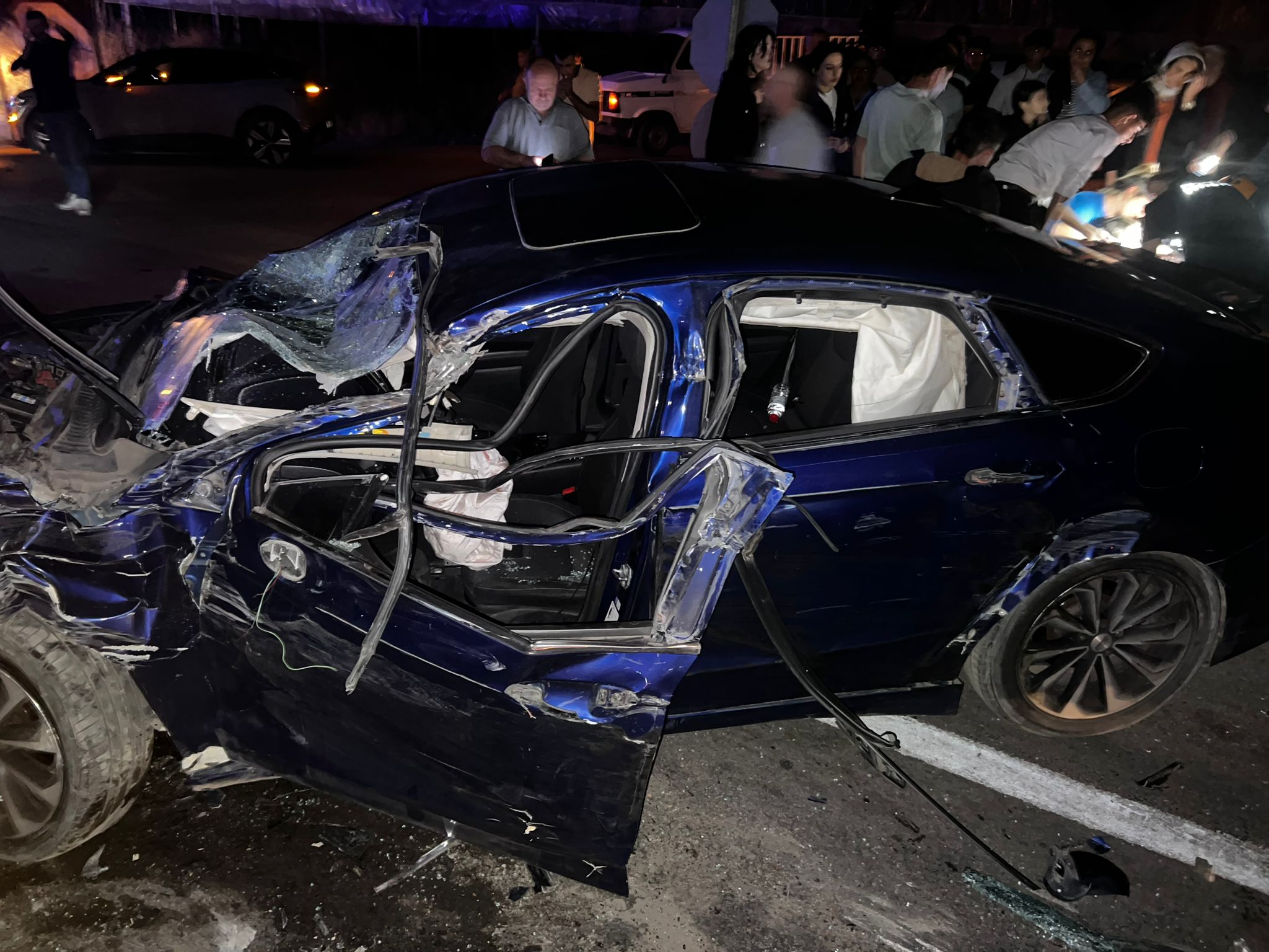 Otomobil, TIR’a arkadan çarptı: 1’i ağır, 5 yaralı