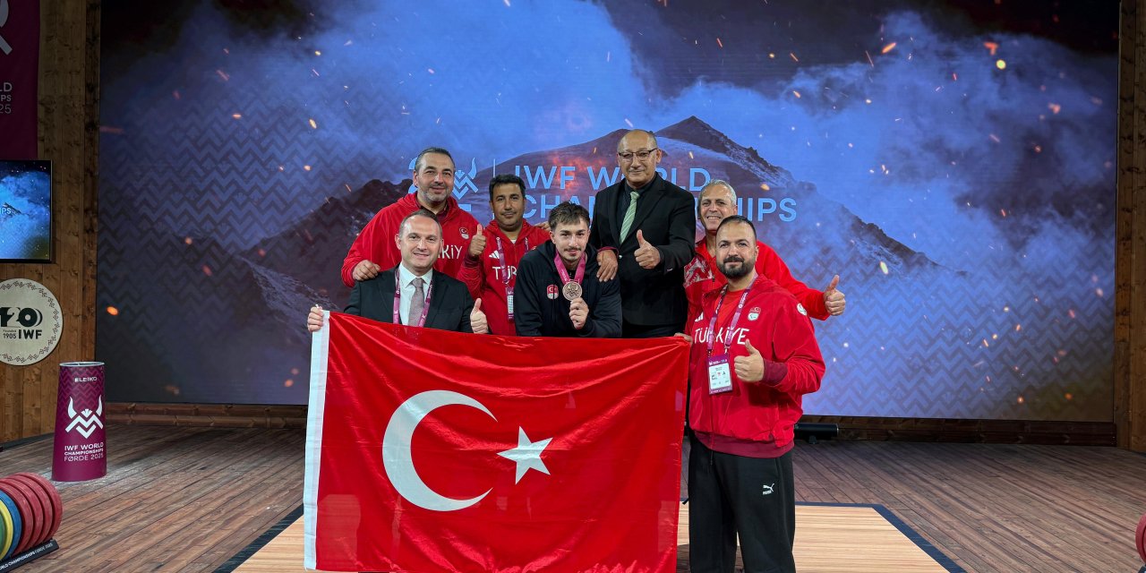 Yusuf Fehmi Genç, Dünya Halter Şampiyonası’nda bronz madalya kazandı