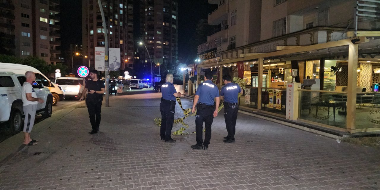 Pastaneye el bombası attı