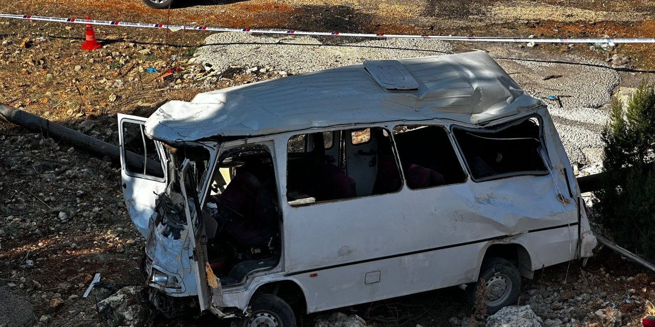 Tarım işçilerini taşıyan minibüs şarampole yuvarlandı: 4 ölü, 14 yaralı