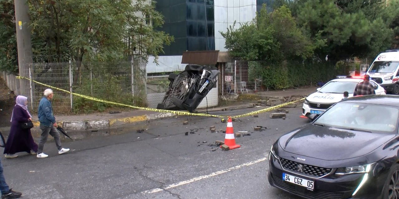 Kaldırımda yürüyen yayaya otomobil çarptı; 1 ölü 2 yaralı