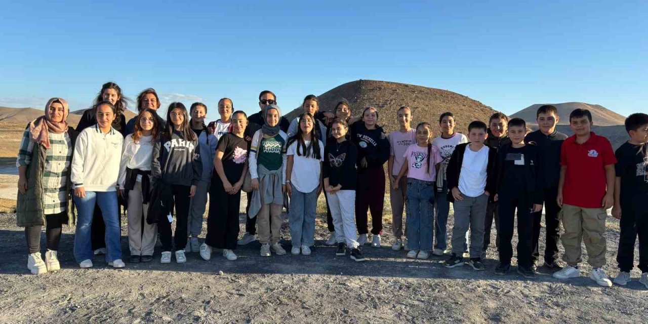 Meke Krater Gölü’nde Ay ve Satürn’ü gözlemlediler