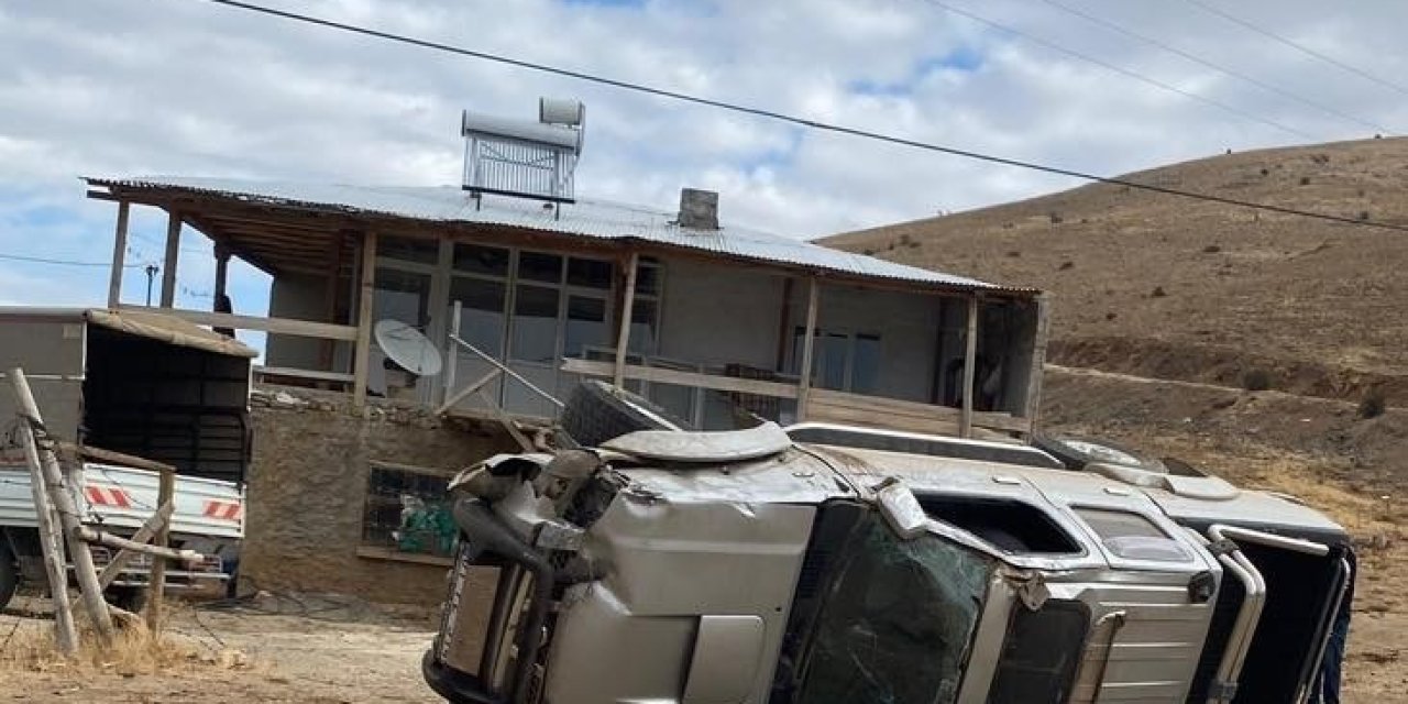 Yağış nedeniyle yoldan çıkan kamyonet takla attı: 1 ölü, 1 yaralı