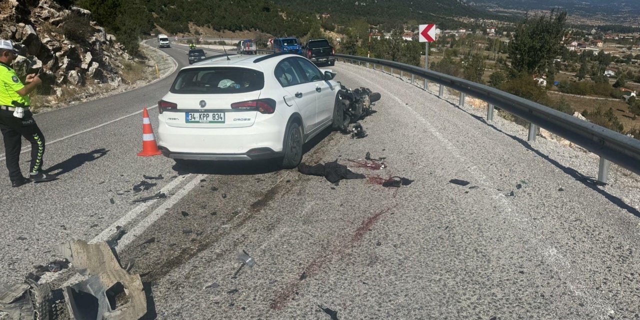 Otomobil ile motosiklet çarpıştı; 1 ölü, 1 yaralı