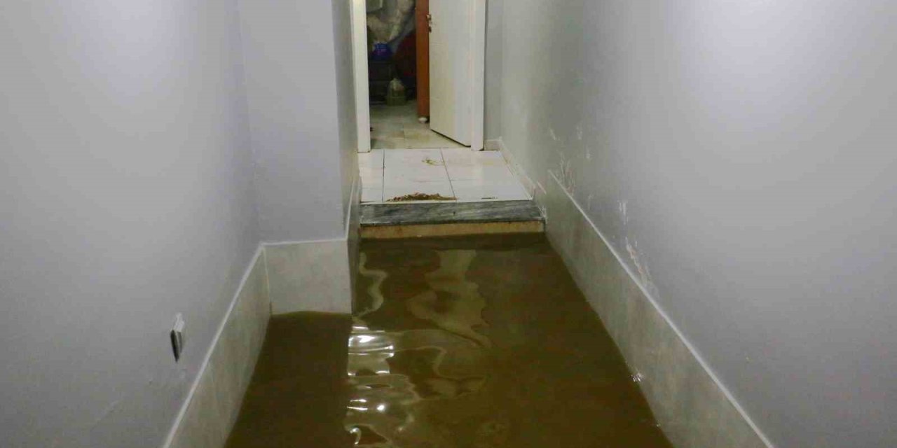 Atık borusu evine taştı!