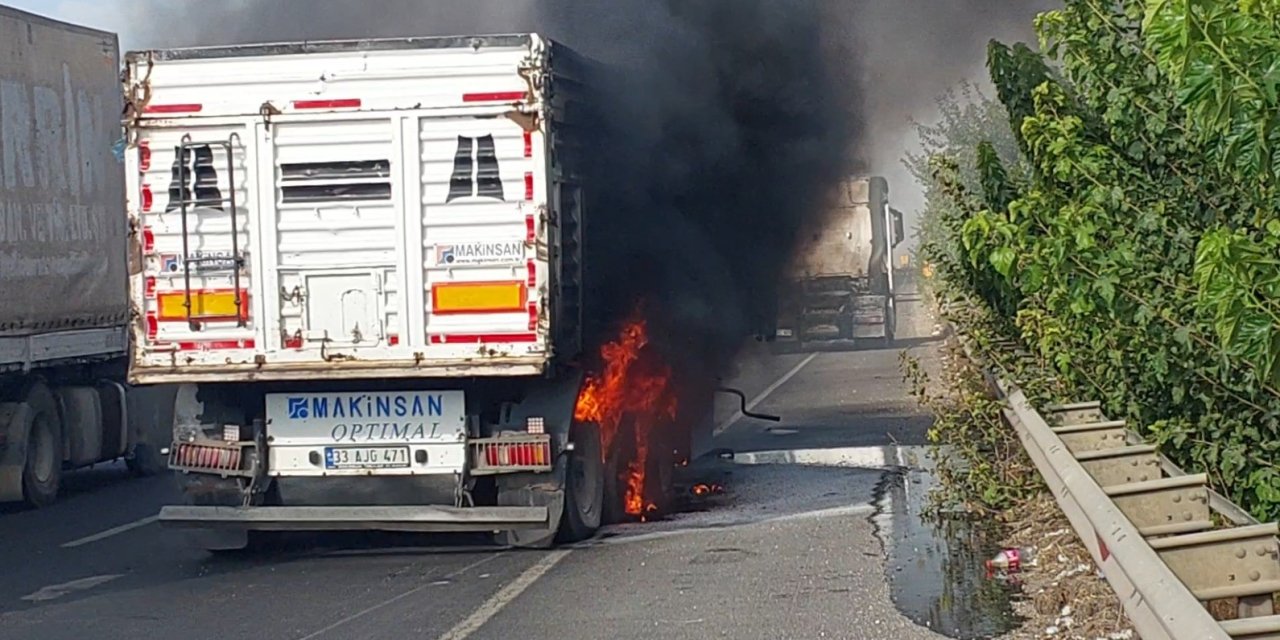 Seyir halindeki tır alev aldı