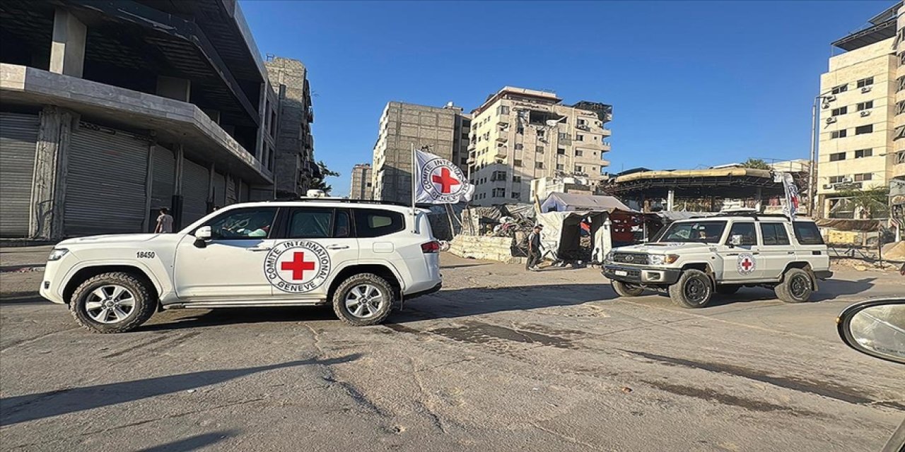 Hamas, İsrailli esirleri Kızılhaç heyetine teslim etmeye başladı