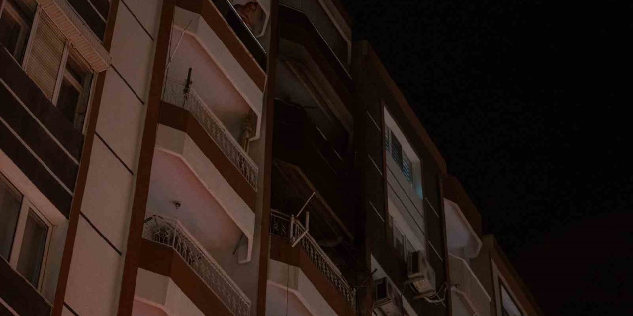 Kendisinden şikayetçi olan eşine kızıp evi ateşe verdi