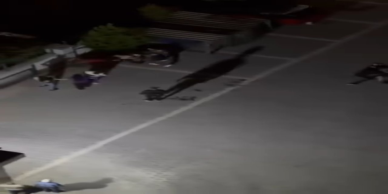 Komşular iki aile arasında tekmeli yumruklu kavga