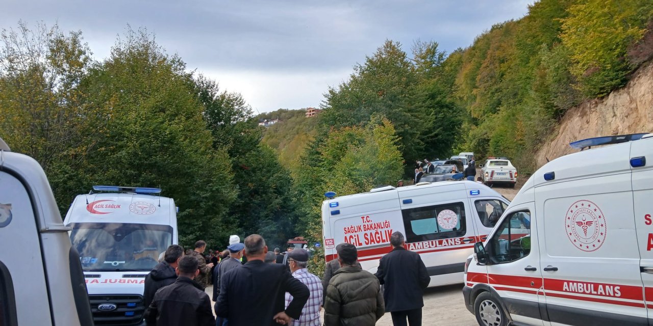 Türbe ziyaretinden dönen minibüs devrildi, 11 yaralı