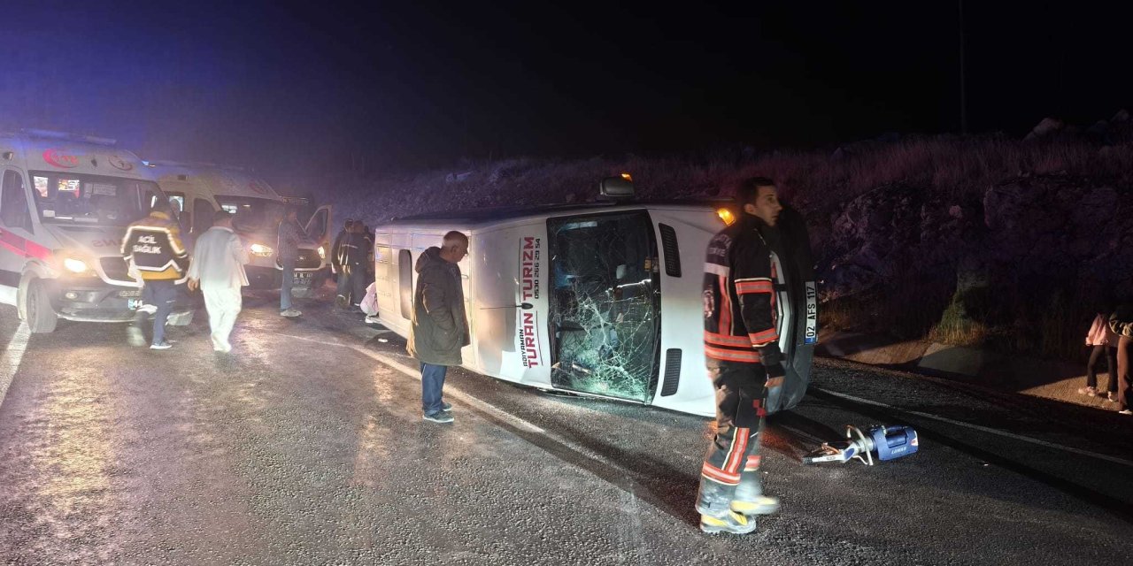 Malatya'da minibüs ile hafif ticari araç çarpıştı: 13'ü öğrenci, 14 yaralı