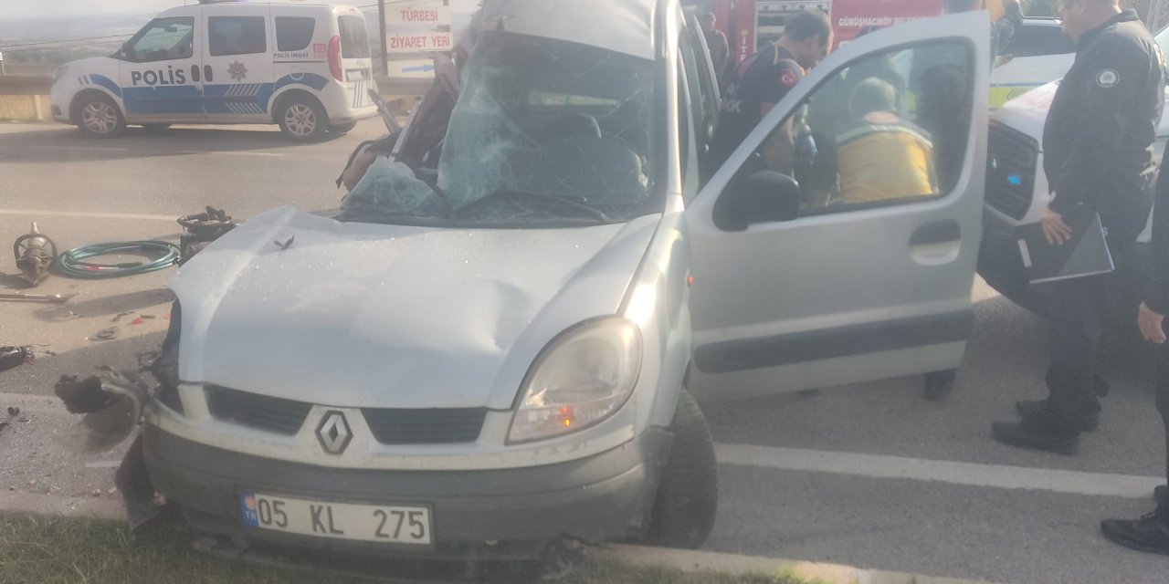 Kamyon çarpıştı: 4 ölü, 2 yaralı