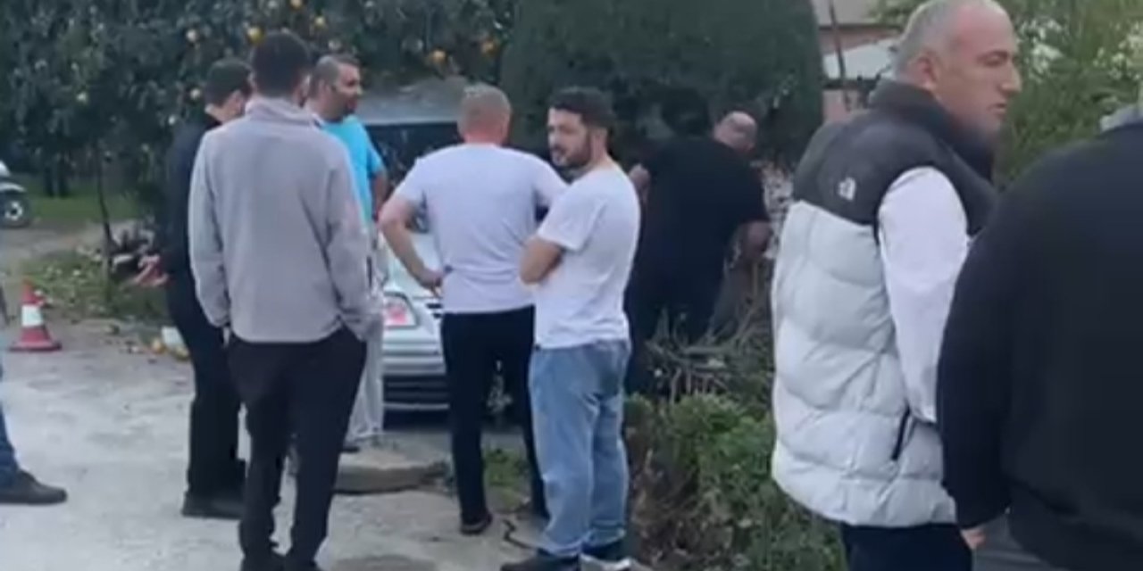 Durakta beklerken hafif ticari aracın çarptığı kadın öldü