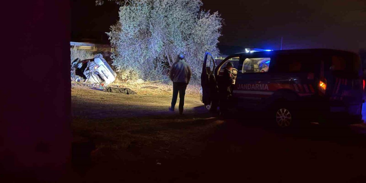 Takla atan otomobil şarampole yuvarlandı: 1 ölü, 2 yaralı