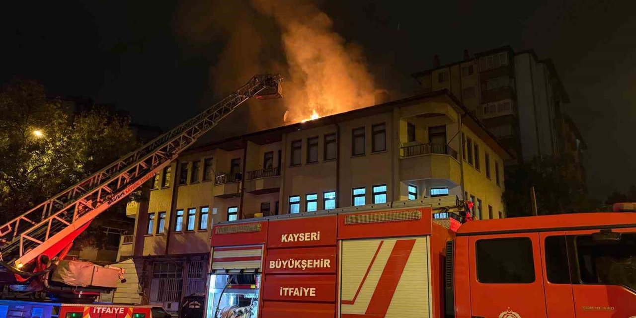 Eşi eve almayınca ateşe verdi